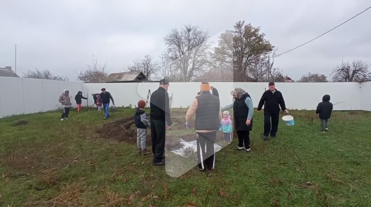 Жители Терновки создают сквер в память о милиционере Анатолии Бурдюже рядом с его домом