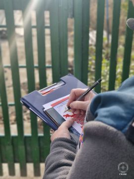 На улице похолодало, а это значит, жители используют и печное отопление