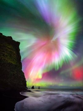 Корона северного сияния развернулась над Исландией: