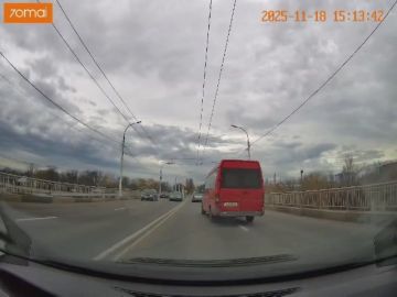 Вторая машина встряла на мосту