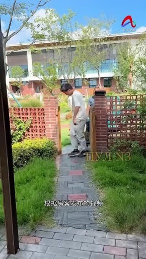 В Китае появился отель, в котором гостей будит настоящий львенок: