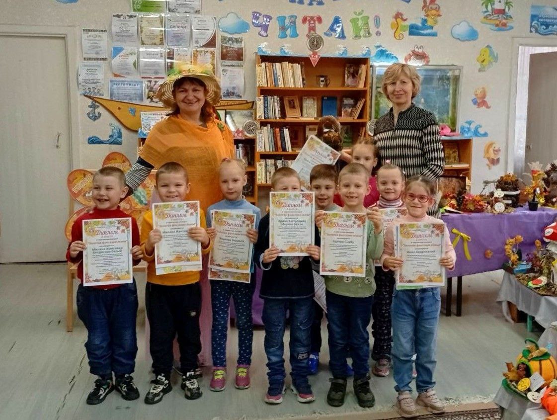 Осень – время волшебства!. Сегодня в детской библиотеке №5 гости – воспитанники Бендерского детского дома! Они познакомились с выставкой "Золотая фантазия осени" – не просто смотрели, но и участвовали: разгадывали загадки...