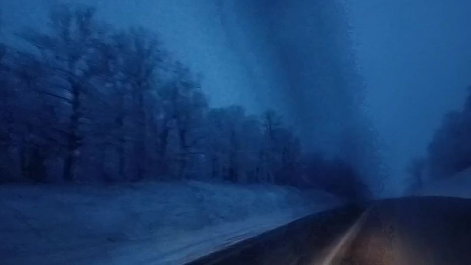 А так рано утром засыпало снегом каменскую трассу