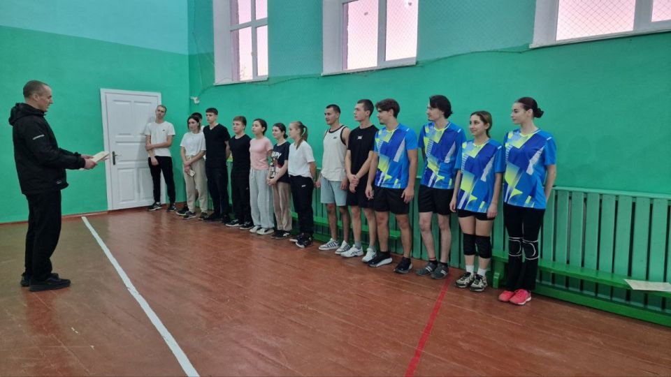 Спорт объединяет!. В рамках Декады молодёжи и студентов тренерами Каменской СДЮШОР были организованы соревнования по волейболу и настольному теннису