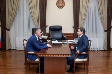 Президент Красносельский поздравил главу ПРБ Владислава Тидву с 50-летием: