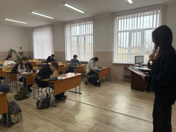Бендерские активисты партии «Обновление» провели в школах города акцию против вейпинга