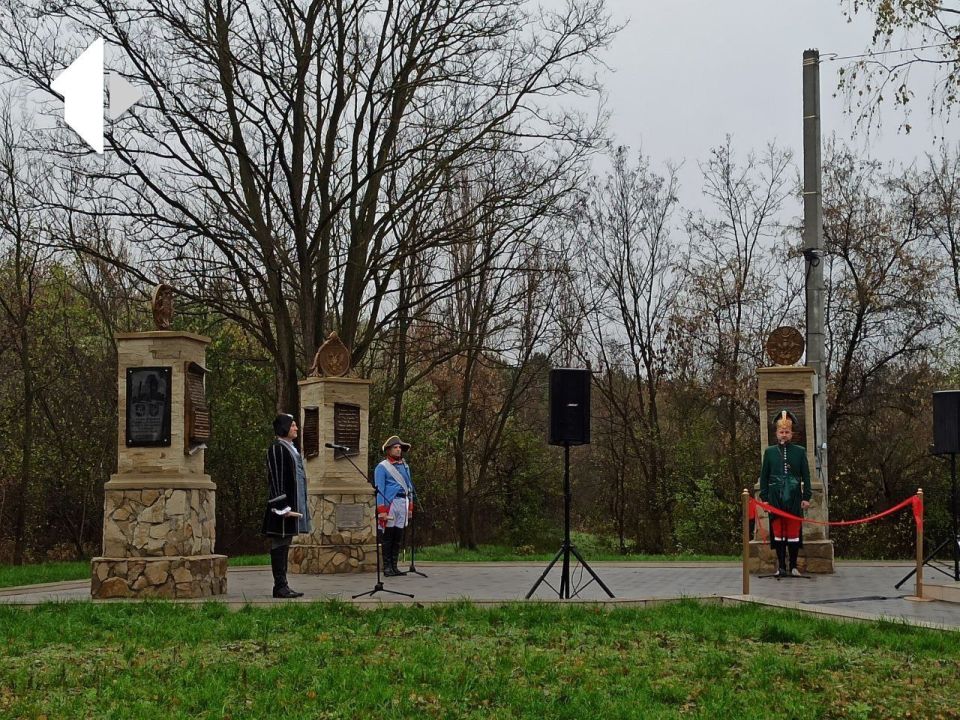 В Дубоссарском районе сегодня проходит церемония открытия мемориального комплекса «Пограничные столбы», который символизирует место пересечения границ трёх империй: Российской, Оттоманской и Речи Посполитой