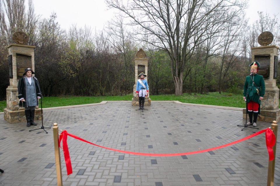 В Дубоссарском районе, на перекрестке дорог Дойбаны-Гояны и Тирасполь-Каменка, открыт исторический комплекс «Пограничные столбы» – уникальный просветительский объект, созданный по инициативе ветеранской организации...