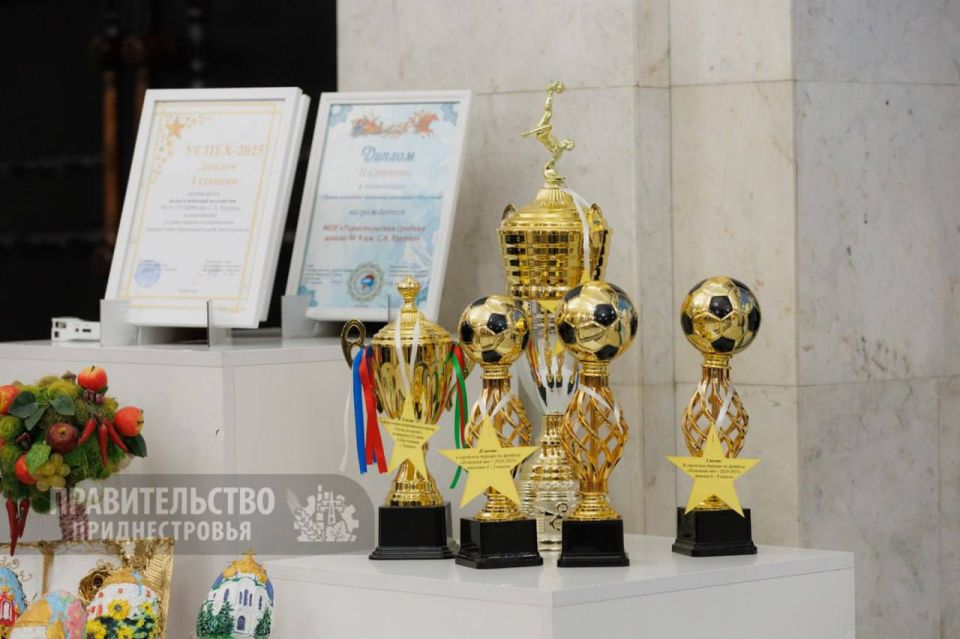 Тираспольской школе №9 - 80 лет