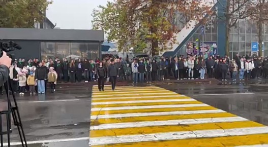           .                ,   ...