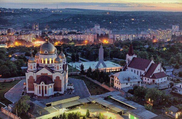 Дорогие рыбничане! Уважаемые друзья! От имени жителей и Госадминистрации города Тирасполя – столицы нашей Приднестровской Молдавской Республики – примите самые тёплые и искренние поздравления с Днём города!