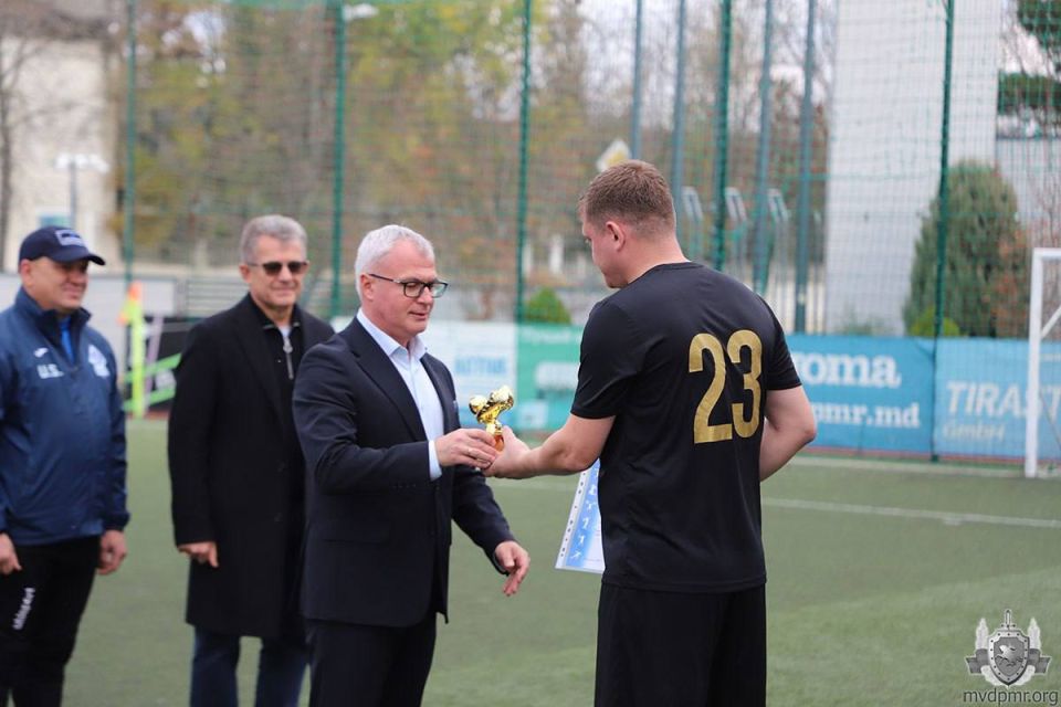 Милиционеры сразились в мини-футбол: разыграли кубок