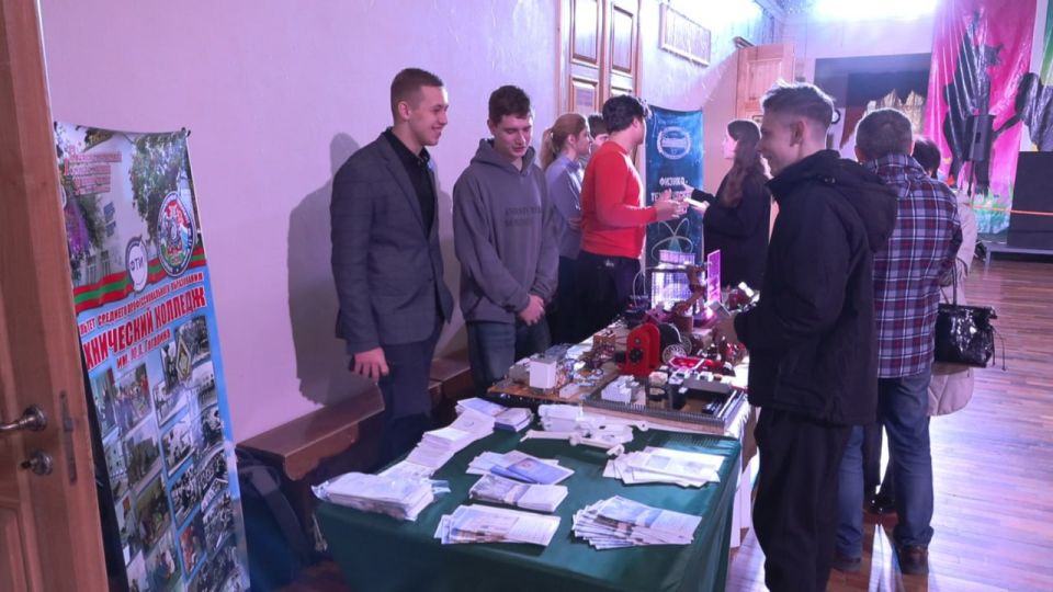 Фойе ДК Ткаченко сегодня превратилось в территорию будущего