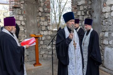 В строящемся храме Вооружённых сил впервые провели молебен в честь праздника Собора Архистратига Михаила и Небесных Сил