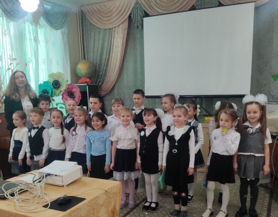 В добрый путь!. В МОУ "БООШ №4 им. Д.Е. Кузьмина" состоялось яркое и запоминающееся событие - посвящение в первоклассники