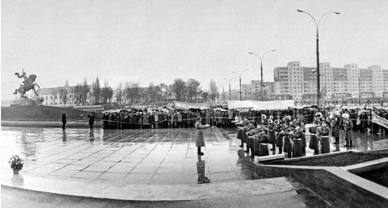 23 ноября 1979 года в Тирасполе открыли памятник Суворову