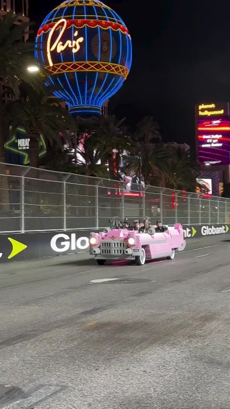 Победители «Формулы-1» доехали до подиума на машине из