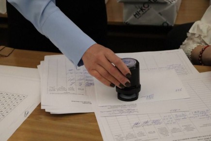 Сегодня на территориальных избирательных участках высокая активность: многие пришли заранее, чтобы их голос был учтён, несмотря на работу или поездки