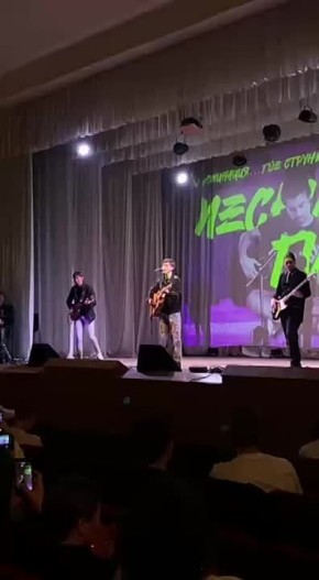 Уличный музыкант Радомир, который собирает тысячи лайков в интернете сегодня поёт на студенческом конкурсе