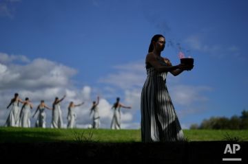В Древней Олимпии зажгли Олимпийский огонь для Зимних игр – 2026