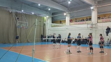 Напряжение растёт. Первая игра завершилась уверенной победой наших спортсменок — 25:13