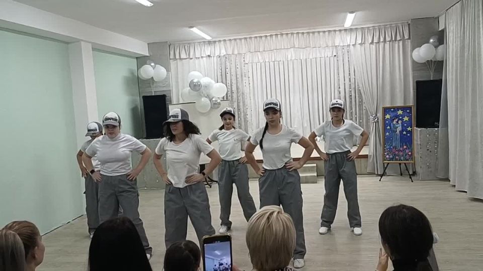 От коллектива «Urban Stomp» пять современных танцев разных направлений