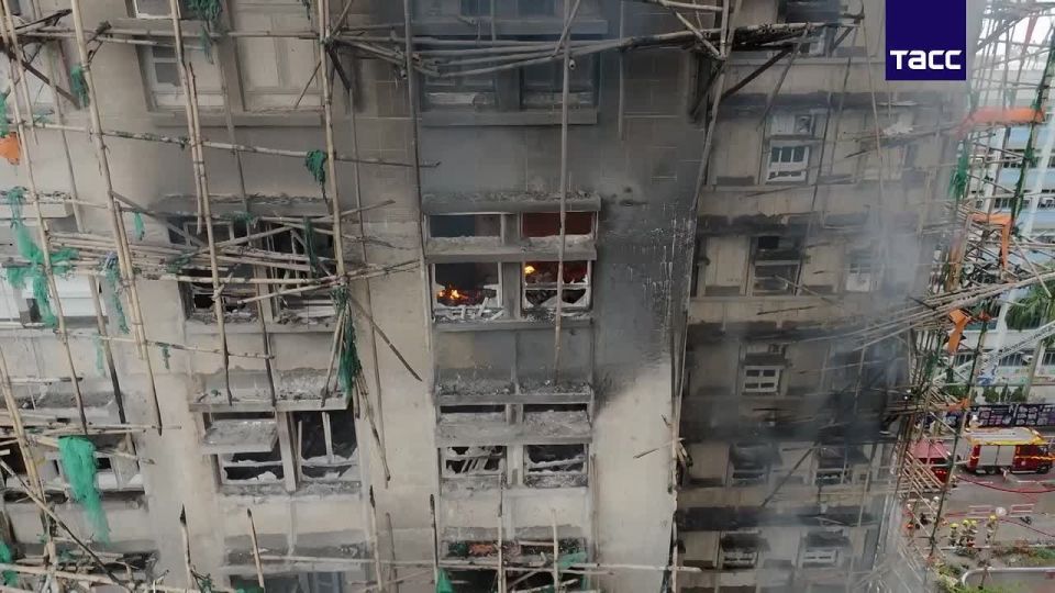 Пожар в жилом комплексе в Гонконге стал самым смертоносным пожаром за всю историю города, пишет South China Morning Post