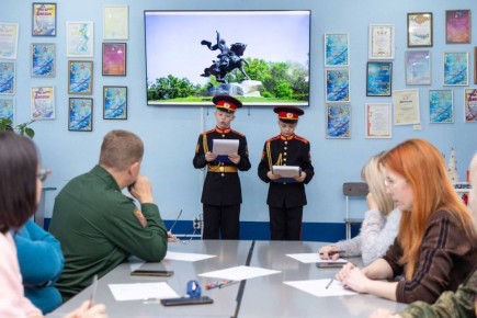 ДЕКАДА СУВОРОВА ПРОДОЛЖИЛАСЬ КОНКУРСОМ ЧТЕЦОВ «СИЛА ЗВУЧАЩЕГО СЛОВА»