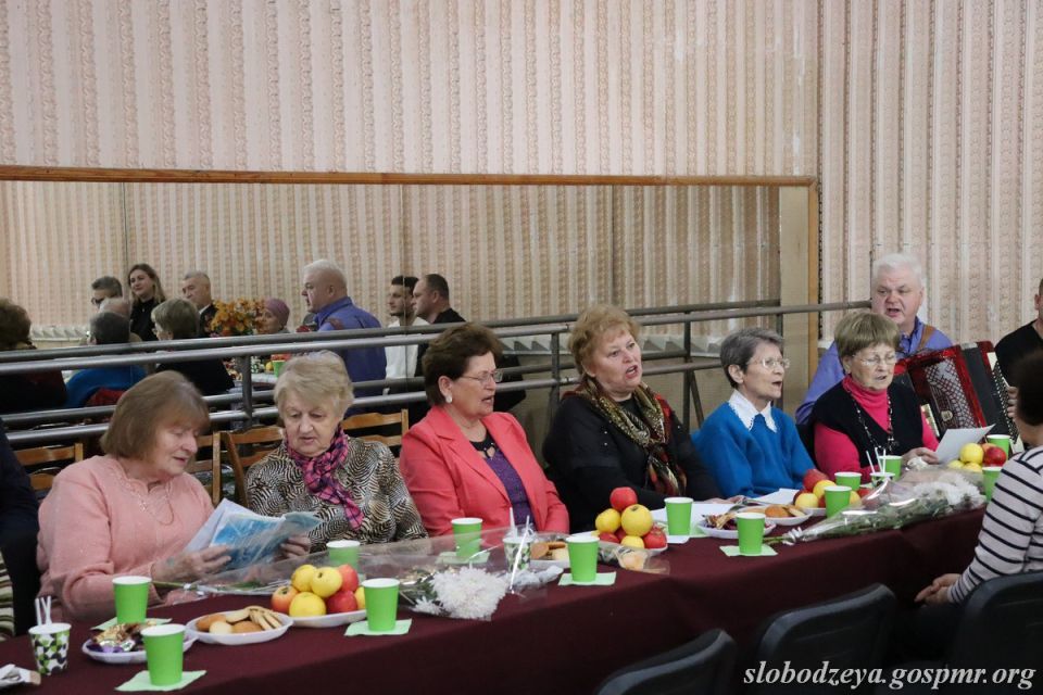 Клубу «Ветеран» – 40 лет. В районном Доме культуры прошло празднование юбилея клуба «Ветеран»