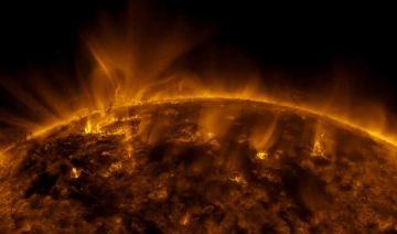 Сильные вспышки класса М ожидаются сегодня на Солнце