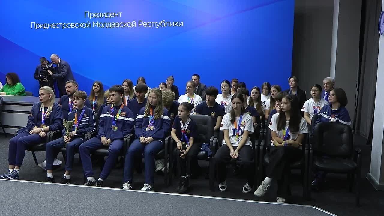 «В этом зале сидят и дети, и тренеры разных национальностей, разных народностей, то есть представители настоящего приднестровского многонационального народа. Вот это самое главное»