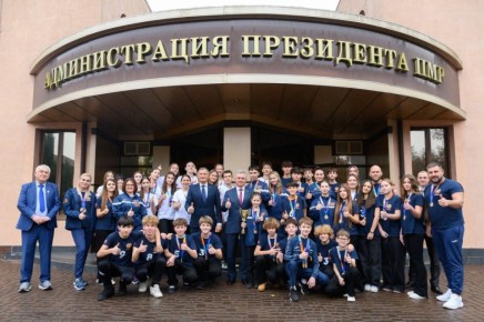 Президент встретился со школьниками, которые заняли третье место на фестивале школьного спорта среди стран СНГ