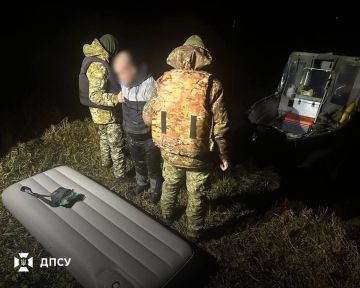 Украинские погранцы поймали 28-летнего жителя Винницкой области при попытке переплыть границу на матрасе