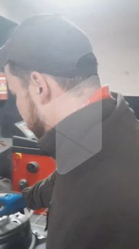 «Летняя резина теряет свои свойства во время холодов – тормозной путь увеличивается. Поэтому менять резину нужно для своей безопасности вне зависимости есть снег или нет»