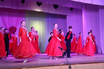 Мамам посвящается…. Сегодня в районном Доме культуры прошёл праздничный концерт, посвящённый Дню матери — тёплому и трогательному празднику, который в Приднестровье отмечают в последнее воскресенье осени