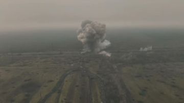 Эффектное видео прилёта русской авиабомбы ОДАБ-1500 с УМПК по позициям боевиков киевского режима.