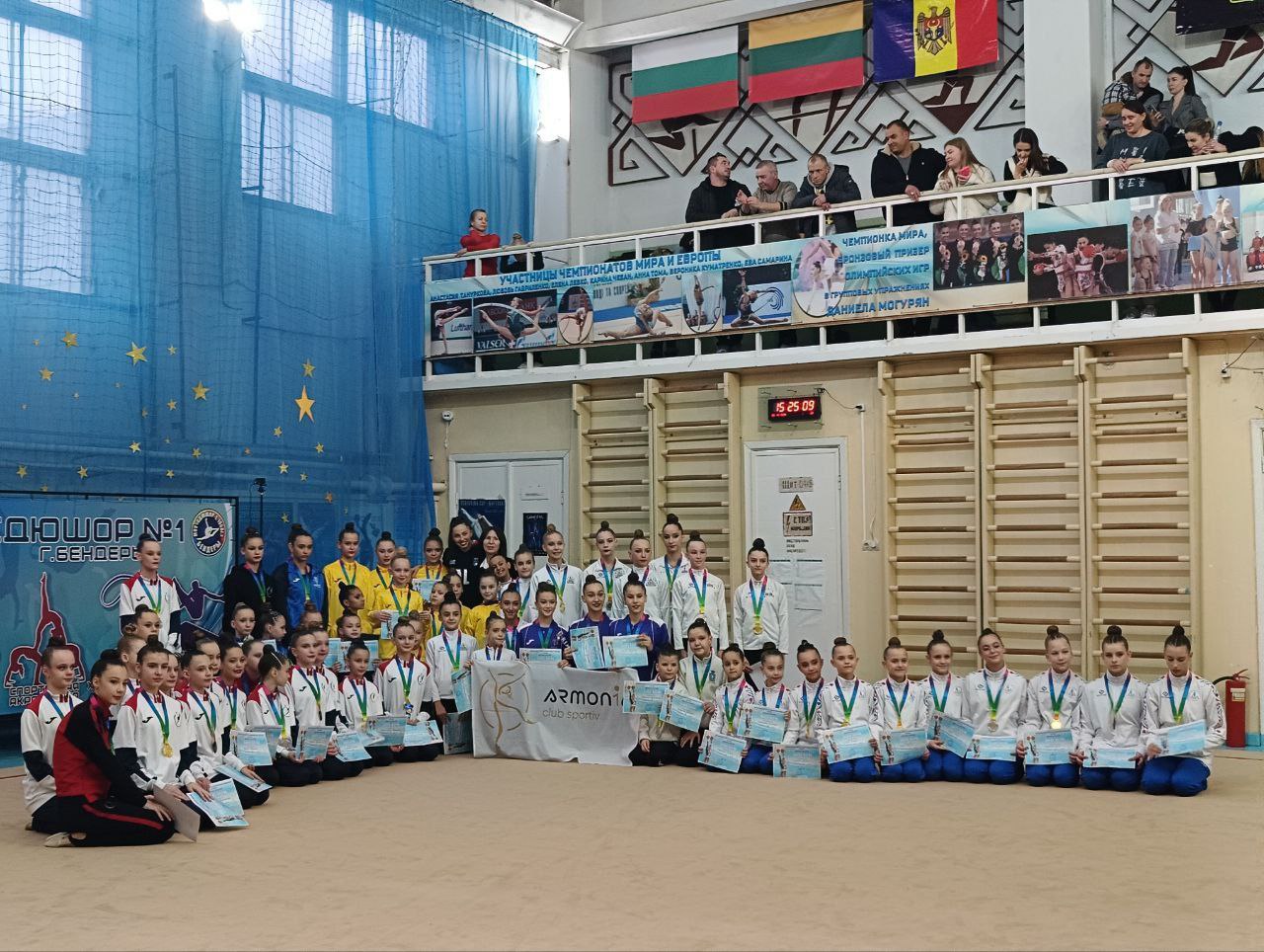 В соревновании участвуют более 200 гимнасток, представляющих Бендеры, Кишинёв, Слободзею, а также спортсменки из зарубежных стран
