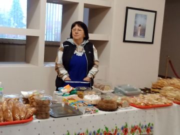 Выборы - это праздничное настроение, музыка и ... буфет со сдобой