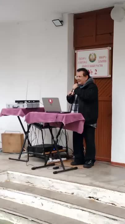 «Салют, Бендеры!». Наверняка вы слышали эту песню, сегодня её исполняет автор — Виктор Попеску