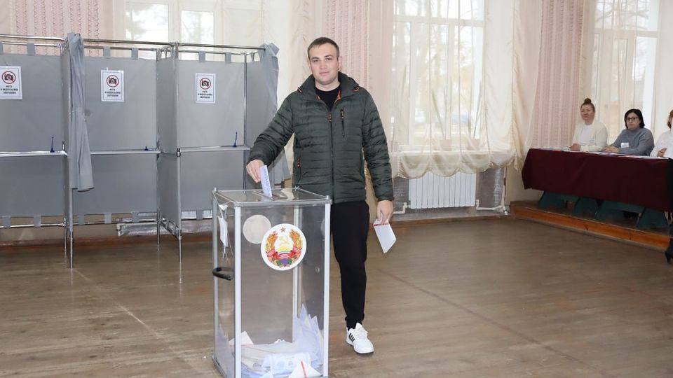 Избирательные участки не блокируют, людям штрафами не угрожают - бывает же такое: В Приднестровье выборы в Верховный совет и местные администрации проходят в штатном режиме