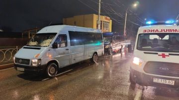 В Тирасполе маршрутчик сбил пьяного пешехода и столкнулся с ещё одной маршруткой