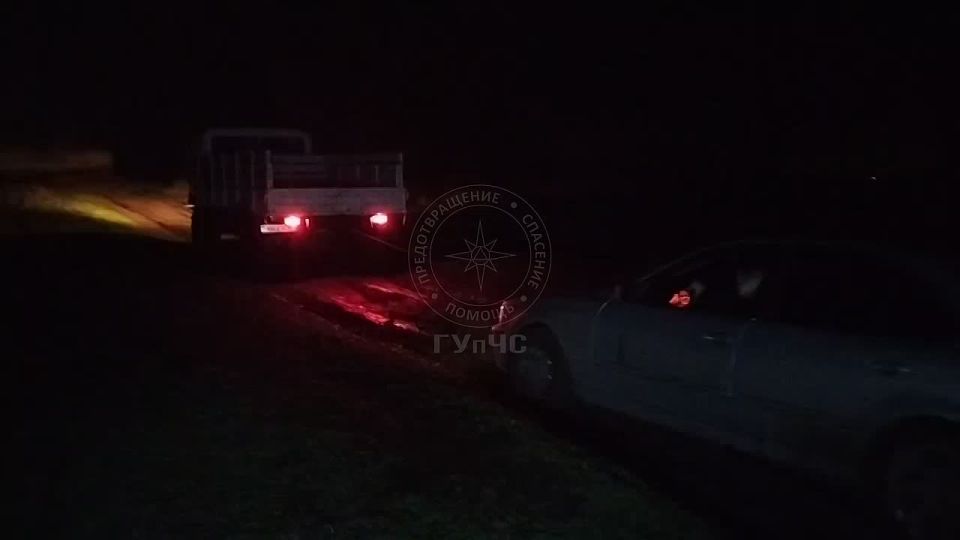 Спасатели ГУпЧС помогли автомобилистам после дождей