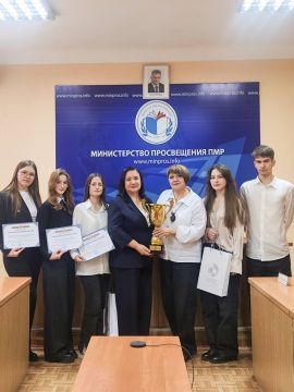 Министр просвещения встретилась с победителями Международной олимпиады по истории России