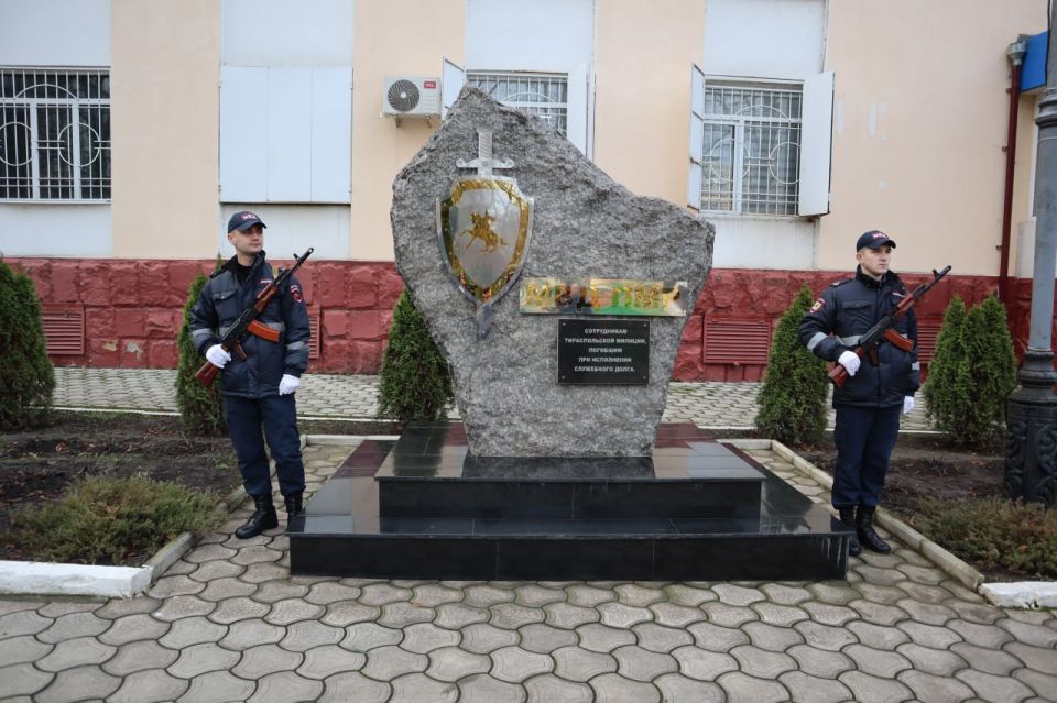Глава города Илона Тюряева приняла участие в торжественных мероприятиях, посвященных празднованию Дня образования УВД г. Тирасполь