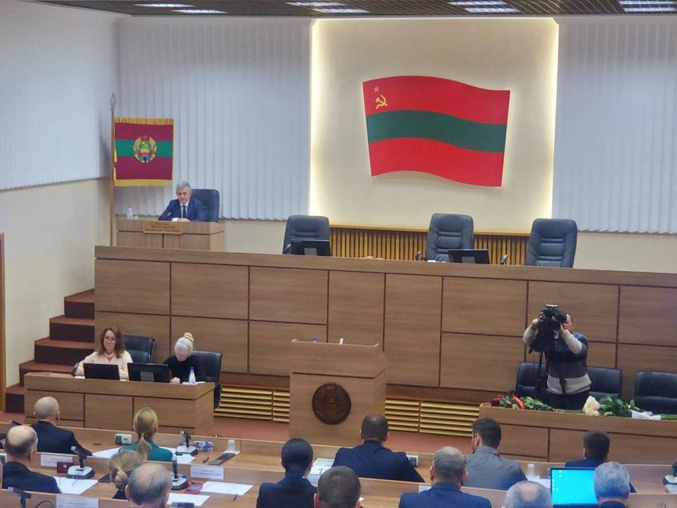 «Не стесняйтесь проводить встречи, не стесняйтесь быть в диалоге. Если к вам обратились люди, рассматривайте заявление лично сами», — обратился к новоизбранным депутатам Президент Приднестровья Вадим Красносельский на первом...