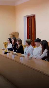 Министр просвещения Светлана Иванишина встретилась с победителями Международной олимпиады по истории России