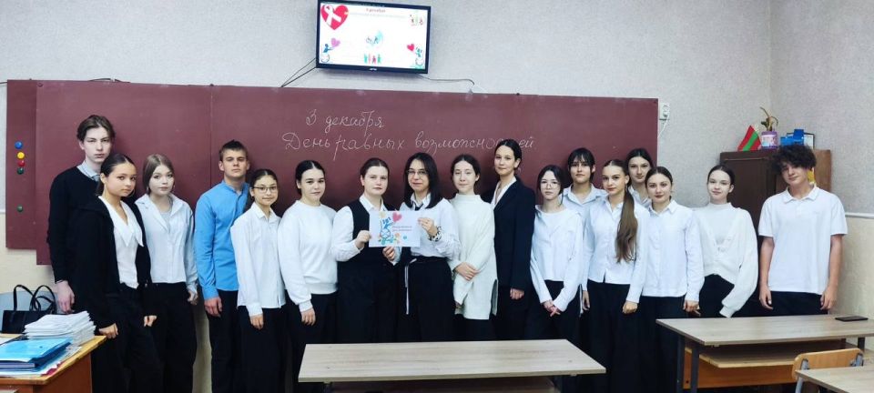 В теоретическом лицее прошла акция ко Дню инвалида «Тёплые пожелания»