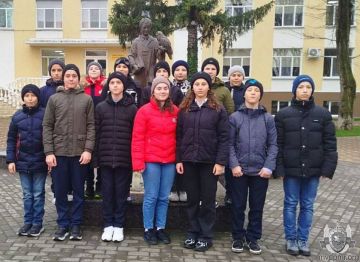  .    3          .. .    