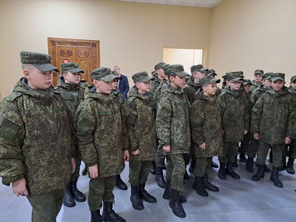 Археологический музей ПГУ посетили сегодня и воспитанники Суворовского училища