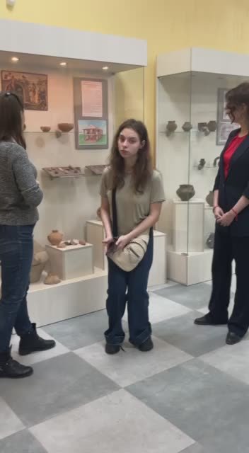 Сегодня 1 курс журналистов посетили археологический музей ПГУ им. Т.Г. Шевченко. Экскурсию провела научный сотрудник музея Фролова Ксения Александровна, которая познакомила студентов с редкими находками, сделанными на...